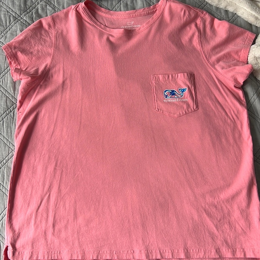 vineyard vines pink t-shirt